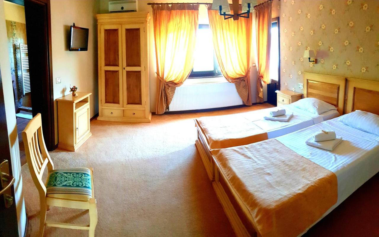 Pensiunea Casa Mircea & Restaurant Ieşelniţa Buitenkant foto
