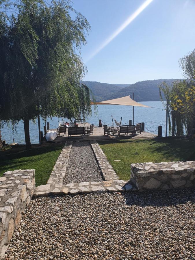 Pensiunea Casa Mircea & Restaurant Ieşelniţa Buitenkant foto