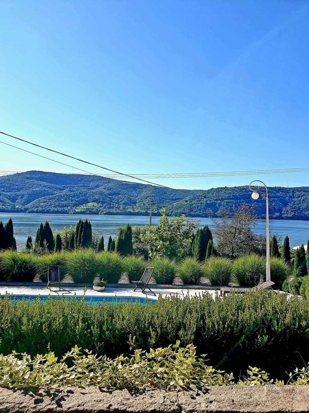 Pensiunea Casa Mircea & Restaurant Ieşelniţa Buitenkant foto