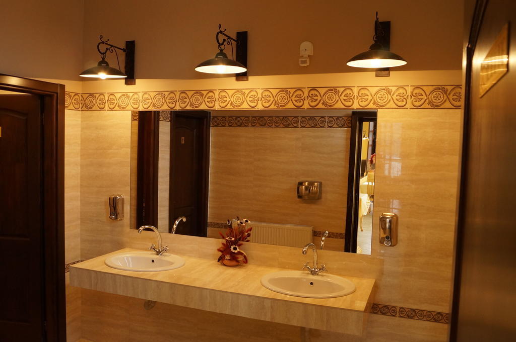 Pensiunea Casa Mircea & Restaurant Ieşelniţa Buitenkant foto